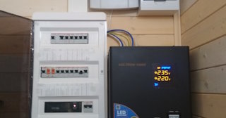 Установка и подключение стабилизаторов напряжения от 571 руб в Троицке - ЭлектроТрц