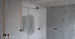 Прокладка кабеля в штробе в Троицке – расценки от 208 руб - ЭлектроТрц